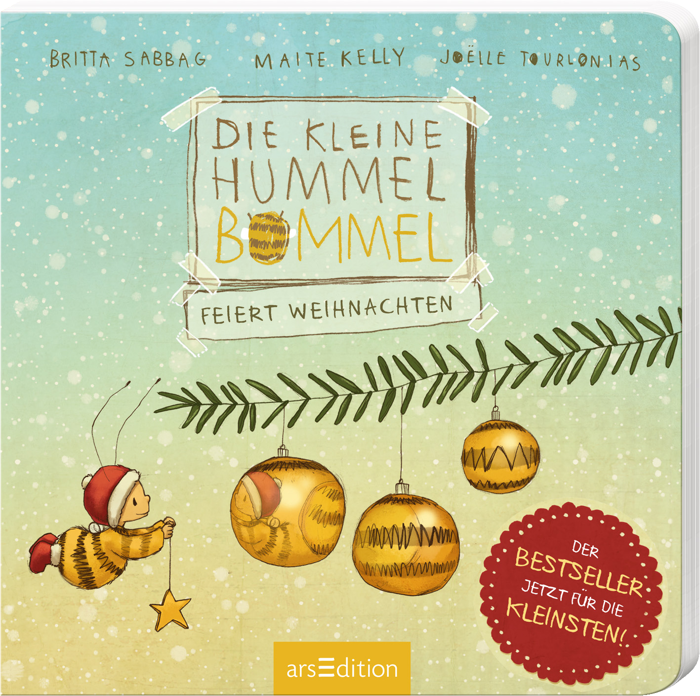 Das 3D Buchcover zeigt eine winterliche Szene. In der Mitte steht in verspielter Schrift der Titel „Die kleine Hummel Bommel feiert Weihnachten“. Darunter sind goldene Weihnachtskugeln an einem Zweig und die kleine Hummel Bommel. Ein roter Sticker weist auf den Text „DER BESTSELLER – JETZT FÜR DIE KLEINSTEN!“ hin. Ganz unten mittig steht der Logoschriftzug von arsEdition.