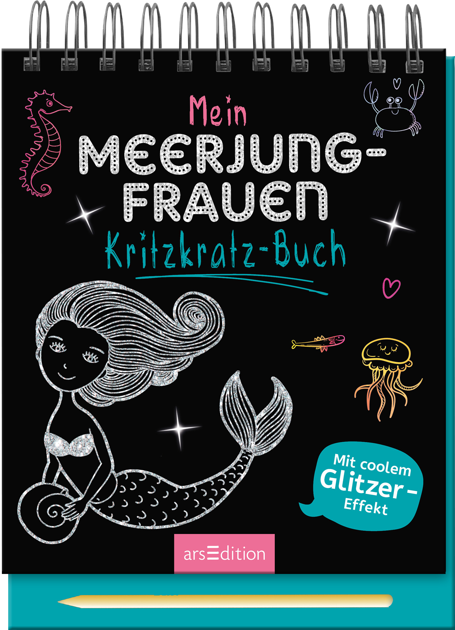 Zu sehen ist die 3D-Ansicht des Titels. Das Buchcover zeigt eine schwarze Fläche mit bunten Illustrationen von Meerjungfrauen, Meeresbewohnern und Herzchen. In der Mitte ist eine stilisierte Meerjungfrau mit langen, welligen Haaren abgebildet. Der Titel „Mein Meerjungfrauen-Kritzkraz-Buch“ ist auffällig in einer verspielten, weißen Schrift gestaltet. Ein Hinweis auf einen „Mit coolem Glitzer-Effekt!“ ist in Türkis hervorgehoben. Ganz unten mittig steht der Logoschriftzug von...