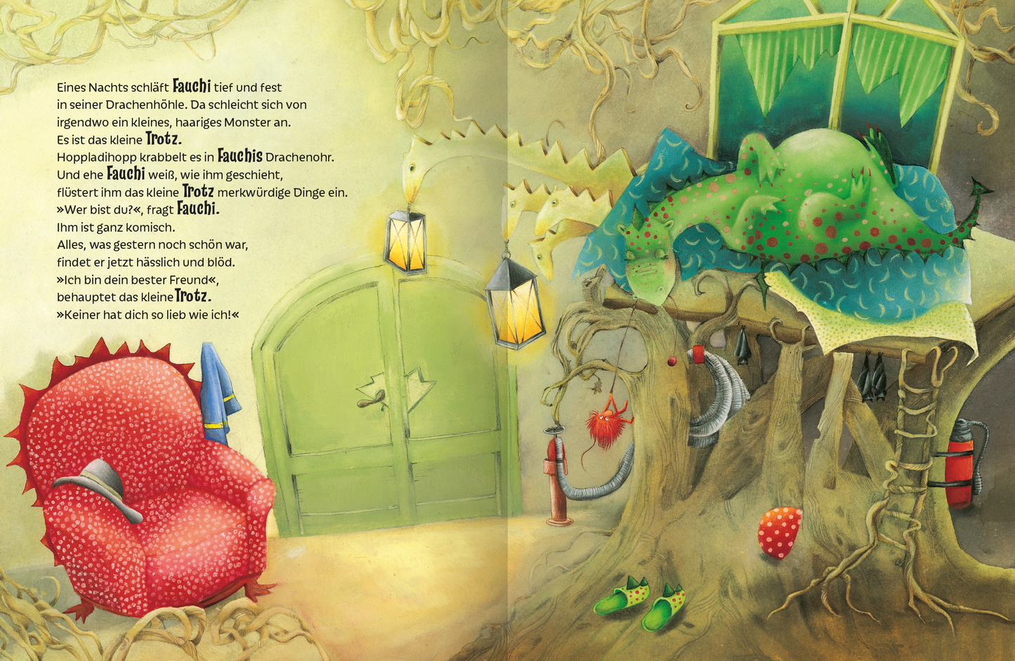 Gezeigt wird eine Innen- oder Zusatzansicht von „Der kleine Trotzdrache“. Die Illustration zeigt einen fantasievollen Drachenraum mit einer geschwungenen grünen Tür im Hintergrund. Links befindet sich ein auffälliger, rot gepunkteter Stuhl und auf einem Baumstamm sitzt der kleine Drache, der in einem blauen Tuch eingewickelt ist. Die Farben sind lebendig und bunt, mit dominierenden Tönen von Grün, Blau und Rot. Die Schrift ist verspielt und gut lesbar, was die freundliche Atmosphäre...