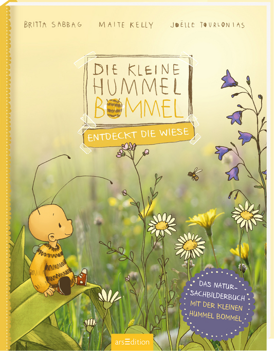 Die 3D-Ansicht des Buchcovers zeigt einen Wiesen-Hintergrund mit verschiedenen Blumen und Gräsern. Im Vordergrund sitzt die kleine Hummel Bommel mit einer auf einem Grashalm. Der Titel „Die kleine Hummel Bommel“ ist in großen Buchstaben in Schwarz und Gelb gehalten, ergänzt durch den Untertitel „Entdeckt die Wiese“. Unten rechts befindet sich ein Button mit dem Text „Das Natur-Sachbilderbuch mit der Kleinen Hummel Bommel“. Ganz unten mittig steht der Logoschriftzug von arsEdition.