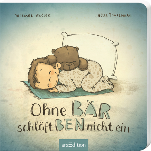 Das Buchcover zeigt ein niedliches, illustratives Kinderbild. Ein schlafendes Kind mit braunen Haaren liegt auf einer Decke und hält einen plüschigen Bären. Das Kind trägt einen hellen Schlafanzug mit Punkten. Der Titel „Ohne BÄR schläft BEN nicht ein“ ist in freundlichen, bunten Buchstaben mit großem Schriftzug gestaltet. Die Farbpalette besteht aus sanften Blau- und Beigetönen, die Gemütlichkeit ausstrahlen. Oben links sind die Namen der Autoren Michael Engler und Joëlle...