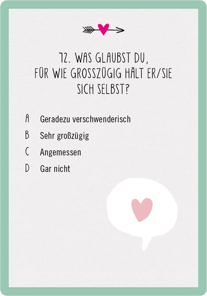 Gezeigt wird eine Innen- oder Zusatzansicht von „99 Fragen für Ehepaare“. Die Seite zeigt die Frage Nr. 72 in handschriftlicher Typografie, die in Schwarz auf einem hellen Hintergrund erscheint. Darunter befinden sich vier Antwortmöglichkeiten, die mit Buchstaben (A, B, C, D) gekennzeichnet sind. Eine Sprechblase in Weiß mit einem kleinen Herzen in Rosa befindet sich am unteren Rand der Seite, um den freundlichen und einladenden Charakter des Produkts zu unterstreichen. Der Rahmen der...