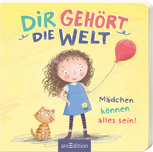Das Buchcover zeigt ein fröhliches, in sanften Gelbtönen gehaltenes Bild. Im Vordergrund steht ein Mädchen mit lockigem, braunem Haar, das ein blaues Kleid mit Blumenmuster trägt und einen roten Luftballon hält. Neben ihr sitzt ein niedliches, gestreiftes Kätzchen. Der Titel „DIR GEHÖRT die WELT“ ist bunt und verspielt am oberen Rand platziert, während im unteren Bereich der Schriftzug „Mädchen können alles sein!“ in einer sanften grünen Farbe zu sehen ist. Ganz unten mittig...
