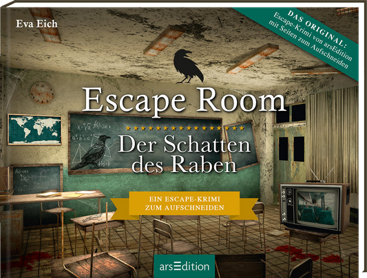 Das Buchcover zeigt eine düstere, leere Klassenzimmeratmosphäre mit abblätternden Wänden und umgestoßenen Stühlen. Im Hintergrund sind alte Tafeln und ein Fenster sichtbar. Der Titel „Escape Room“ und der Untertitel „Der Schatten des Raben“ sind in auffälliger, weißer Schrift platziert, während der Autorenname „Eva Eich“ oben links steht. Ein gelbes Banner mit dem Text „Ein Escape-Krimi zum Aufschneiden“ ist prominent platziert. Ganz unten mittig steht der...