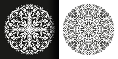 Gezeigt wird eine Innen- oder Zusatzansicht von „Mandala-Zauber“. Die Darstellung umfasst zwei kreisförmige Mandalas, eines vor einem schwarzen Hintergrund und das andere vor einem weißen. Beide Mandalas sind in filigranen, ornamentalen Mustern in Schwarz-Weiß gehalten, mit geschwungenen Linien und floralen Elementen, die harmonisch angeordnet sind. Der Kontrast zwischen den Hintergründen verstärkt die Detailfülle der Kunstwerke und lädt zur meditativen Betrachtung ein.