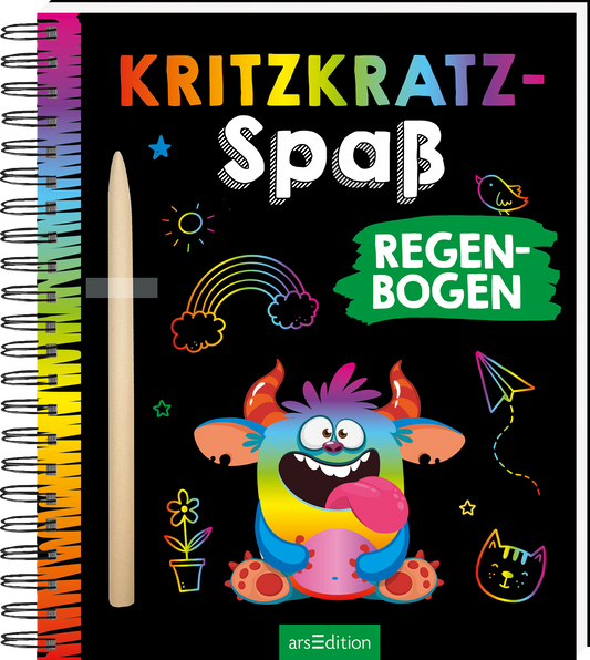 Auf dem Buchcover „Kritzkatz-Spß Regenbogen“ ist ein comicartiges, buntes Monster mit roten Hörnern und großen, fröhlichen Augen abgebildet. Es streckt seine Zunge heraus und ist umgeben von bunten, kindlichen Illustrationen wie einem Regenbogen, Sternen und einem Katzenkopf. Der Titel ist in auffälliger, farbiger Typografie gestaltet, wobei „Kritzkatz“ in großen, weißen Buchstaben hervorsticht. Ein grünes Feld mit dem Wort „Regenbogen“ setzt einen zusätzlichen Akzent. Ganz...