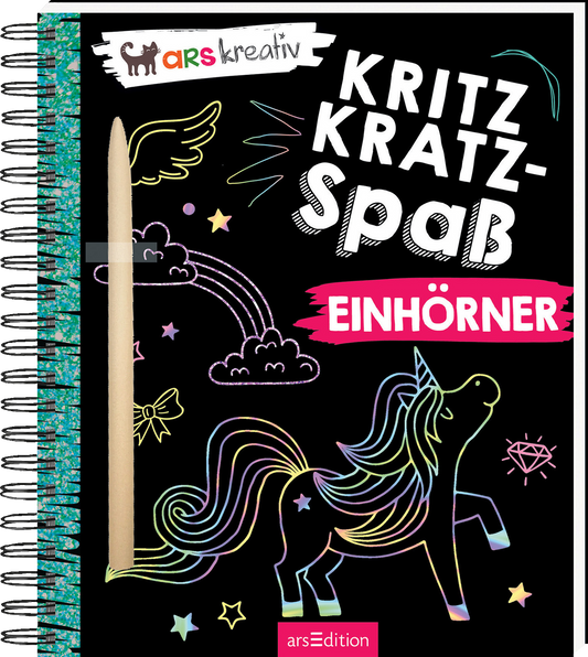 Das Buchcover zeigt eine schwarzgrundige spiralgebundene Vorlage mit bunten, skizzierten Einhörnern und Regenbögen in leuchtenden Farben. Der Titel „KRITZKRATZ-SPAß EINHÖRNER“ ist auffällig in großen, weißen und pinken Buchstaben platziert, wodurch eine verspielte Atmosphäre entsteht. Ein Holzstift ist seitlich abgebildet, um das kreative Element zu betonen. Ganz unten mittig steht der Logoschriftzug von arsEdition.