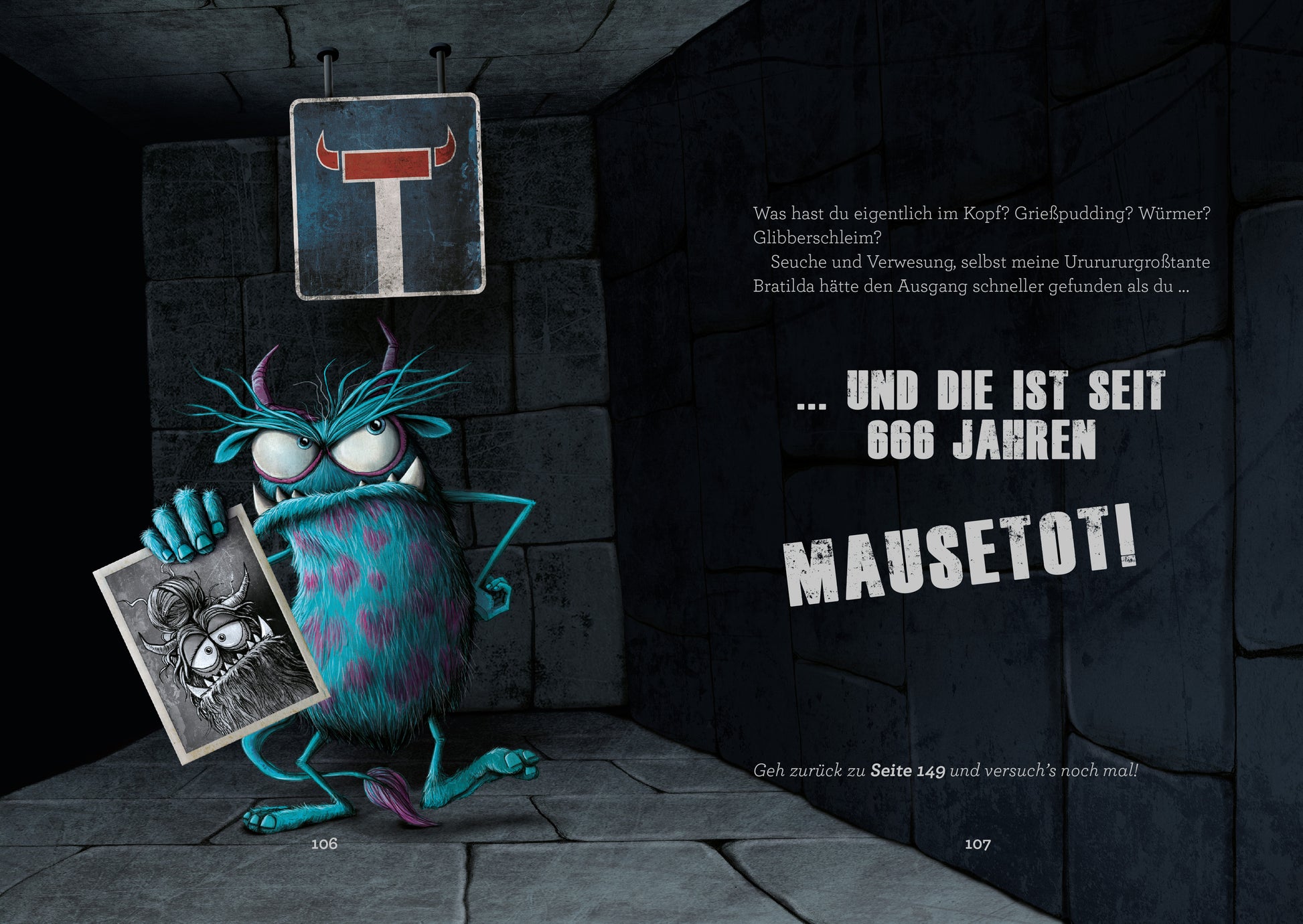 Gezeigt wird eine Innen- oder Zusatzansicht von „Das Buch mit dem Fluch – Lass mich hier raus!“. Die Illustration zeigt ein gruseliges, farbenfrohes Monster mit blauen und lila Akzenten. Es steht in einem düsteren, steinernen Raum, der mit einem Sackgassen-Schild versehen ist. Neben dem Monster befindet sich ein Bildrahmen mit einer schwarz-weiß gezeichneten Darstellung des Monsters. Die Schrift ist groß und deutlich, betont durch kontrastreiche Farben und eine verspielte Typografie....