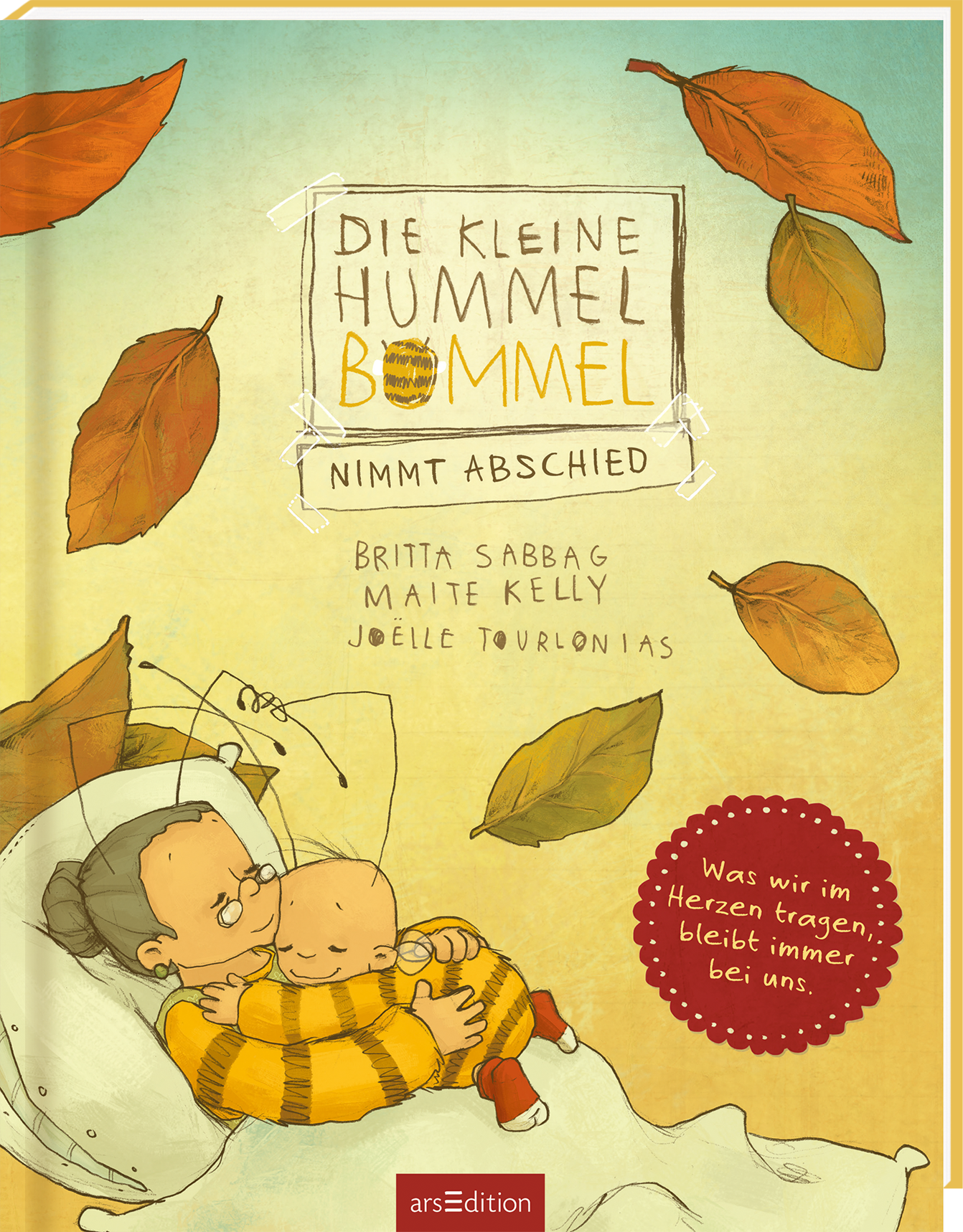 Das 3D Buchcover zeigt die kleine Hummel Bommel in den Armen ihrer Oma. Diese liegt in einem Bett. Um sie herum fliegen Herbstblätter. Der Titel „Die kleine Hummel Bommel nimmt Abschied“ ist oben platziert. Unten rechts erscheint ein roter Button mit dem Text „Was wir im Herzen tragen, bleibt immer bei uns.“ Ganz unten mittig steht der Logoschriftzug von arsEdition.