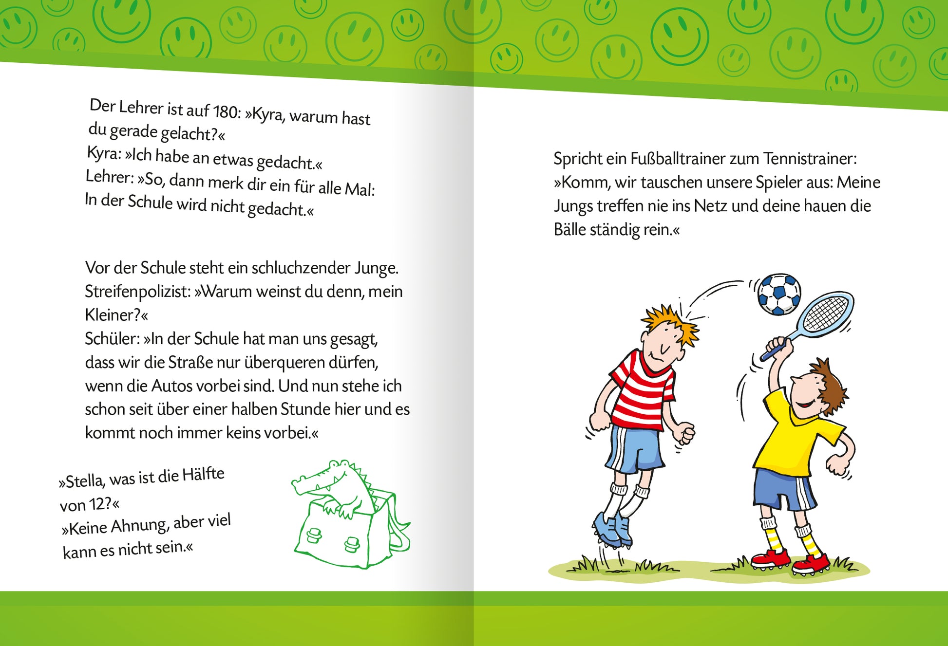 Gezeigt wird eine Innen- oder Zusatzansicht von „Mein super Witzebuch“. Auf der Doppelseite prangt ein lebendiger, grüner Hintergrund, der mit fröhlichen Smiley-Motiven geschmückt ist. Der Text ist in gut lesbarer, humorvoller Schriftart verfasst, wobei die Dialoge zwischen den Charakteren in Anführungszeichen hervorgehoben sind. Links sind gezeichnete Figuren zu sehen, die in witzigen Szenen interagieren, während rechts ein illustrativer Fußballtrainer und ein Tennisspieler in Aktion...