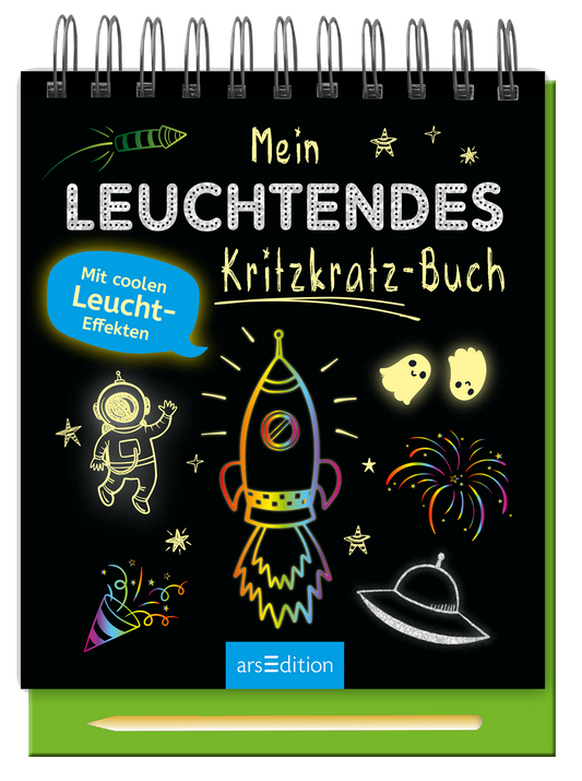 Das Buchcover zeigt einen schwarzen Hintergrund, auf dem farbenfrohe Zeichnungen in Neonfarben abgebildet sind. Zentral ist eine Rakete, die von bunten Sternen und anderen kindgerechten Motiven umgeben ist, darunter ein Astronaut und Geister. Der Titel „Mein LEUCHTENDES Kritzkatz-Buch“ hebt sich durch große, helle Buchstaben ab, während ein blauer Aufkleber mit dem Text „Mit coolen Leucht-Effekten“ hervortritt. Ganz unten mittig steht der Logoschriftzug von arsEdition.