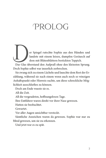 Gezeigt wird eine Innen- oder Zusatzansicht von „Keeper of the Lost Cities – Das Feuer“. Die Seite zeigt einen Fließtext in schwarzer Schrift. Die typografische Gestaltung ist klar und gut lesbar, mit gleichmäßigen Zeilenabständen. Der Text ist in einer Serifenschrift gesetzt. Einige Absätze sind durch Einrückungen oder Absätze hervorhoben, um den Lesefluss zu unterstützen. Die Lesbarkeit wird durch die helle Hintergrundfarbe und den hohen Kontrast zur Schriftfarbe begünstigt.