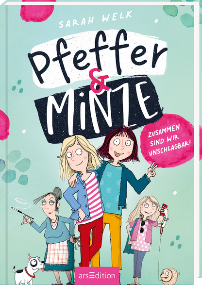 Das Buchcover zeigt den Titel „Pfeffer &amp; Minze“ in einer verspielt-kreativen Schriftart, die in kräftigen Schwarz-weiß-Tönen gehalten ist. Unter dem Titel sind vier fröhliche Frauenfiguren in bunten Outfits abgebildet. Oben steht der Name der Autorin, Sarah Welk. Unter dem Titel befindet sich der Slogan „Zusammen sind wir unschlagbar!“ in einer kleineren Schrift. Ganz unten mittig steht der Logoschriftzug von arsEdition.