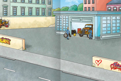 Gezeigt wird eine Innen- oder Zusatzansicht von „Erstes Stickern Metallic – Fahrzeuge“. Die Szene zeigt eine städtische Umgebung mit einem Parkplatz und einer Werkstatt. Im Vordergrund sind zwei Männer zu sehen, die zu einem alten Fahrzeug gehen. Die Farbgestaltung umfasst sanfte Pastelltöne und lebendige Akzente, während die Typografie modern und klar ist. Graffiti an den Wänden bringt einen urbanen Touch in die Szenerie.