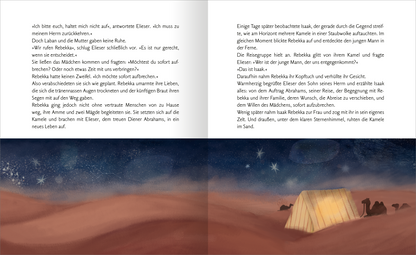 Gezeigt wird eine Innen- oder Zusatzansicht von „Meine große Kinderbibel“. Die Doppelseite präsentiert eine sanfte Farbpalette in warmen Beigetönen und tiefen Blautönen, die eine nächtliche Wüstenlandschaft widerspiegelt. Links ist ein Zelt abgebildet, umgeben von Kamelen, während rechts eine Erzählung in einfacher, kindgerechter Schrift mit gut lesbarer Typografie verläuft. Sterne funkeln über der Szene, die eine friedliche und einladende atmosphäre vermittelt.