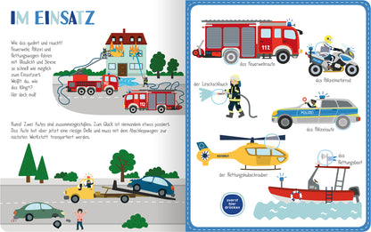 Gezeigt wird eine Innen- oder Zusatzansicht von „Mein kunterbuntes Soundbuch – Fahrzeuge“. Die Seite zeigt verschiedene Einsatzfahrzeuge in einer lebhaften, bunten Illustration. Auf der linken Seite ist ein Feuerwehrauto, ein Rettungsfahrzeug und ein Polizeiwagen abgebildet, umgeben von Bäumen und Straßen. Der Text ist in kräftigen Farben und gut lesbarer Kinder-Schrift gestaltet. Die rechte Seite zeigt Mini-Illustrationen mit Beschriftungen zu weiteren Fahrzeugen wie einem...