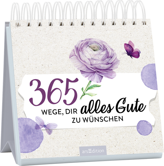 Das Buchcover zeigt einen Spiralblock mit einem hellen, strukturierten Hintergrund. Zentrale Elemente sind eine zarte, lila Ranunkelblüte und mehrere bunten Schmetterlinge. In der Mitte befindet sich ein hervorhebendes, weißes Etikett mit dem Titel „365 Wege, dir alles Gute zu wünschen“ in stilvoller Schrift. Der obere Bereich ist mit lila Farbtupfern geschmückt, die eine fröhliche Stimmung erzeugen. Ganz unten mittig steht der Logoschriftzug von arsEdition.