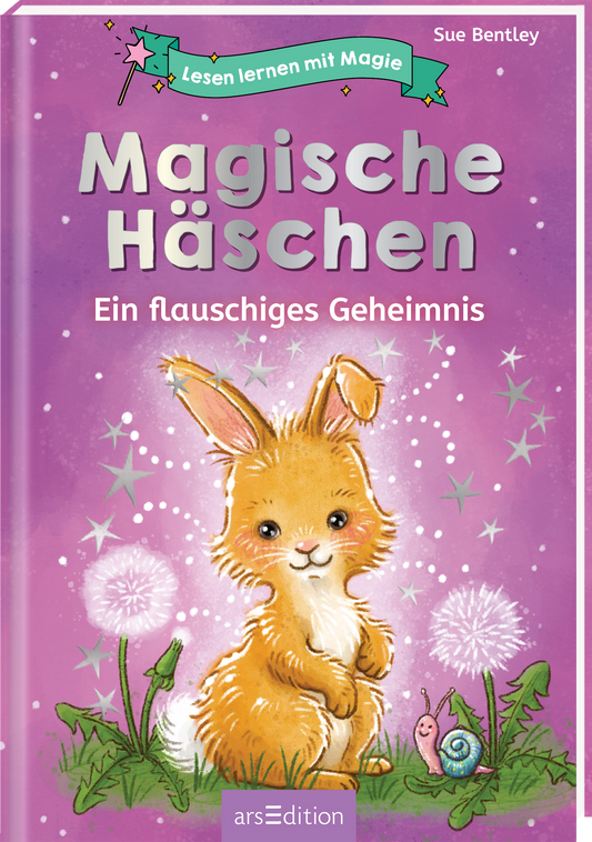 Das Buchcover zeigt ein niedliches, orangefarbenes Hasenmädchen mit großen, leuchtenden Augen und weichem Fell, das freundlich lächelt. Es steht vor einem lila Hintergrund, umgeben von weißen Pusteblumen und einer kleinen Schnecke. Über dem Hasen befindet sich in verspielter Schrift der Titel „Magische Häschchen“, während der Untertitel „Ein flauschiges Geheimnis“ in einer schlichten Schrift darunter platziert ist. Oben auf dem Cover prangt ein Banner mit dem Text „Lesen lernen...
