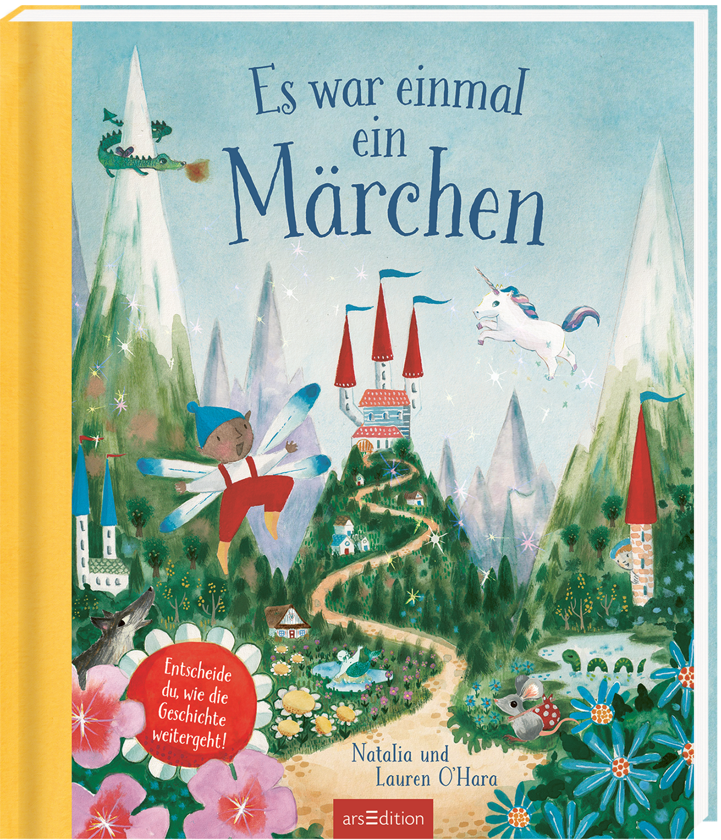 Das Buchcover zeigt eine fantasievolle Märchenlandschaft mit hohen, schneebedeckten Bergen und bunten Schlössern. Im Vordergrund fliegt ein kleiner, geflügelter Junge vor einem Einhorn und grünen Wäldern. Der Titel „Es war einmal ein Märchen“ steht in verspielter, blauer Schrift. Unterhalb des Titels befindet sich ein rotes Emblem mit dem Text „Entscheide du, wie die Geschichte weitergeht!“. Ganz unten mittig steht der Logoschriftzug von arsEdition.