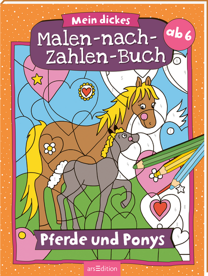 Das Buchcover zeigt ein farbenfrohes und verspieltes Design für ein Malen-nach-Zahlen-Buch mit dem Titel „Pferde und Ponys“. Zwei fröhliche, cartoonartige Pferde, eines in Gelb und eines in Grau, stehen im Vordergrund. Der Hintergrund ist mit Herzen, Sternen und bunten Farbpaletten verziert. Oben ist der Titel in einer verspielten Schrift auf einem blauen Banner platziert, mit dem Hinweis „ab 6“. Ein roter SPIEGEL-Bestseller-Button ist ebenfalls vorhanden. Ganz unten mittig steht der...
