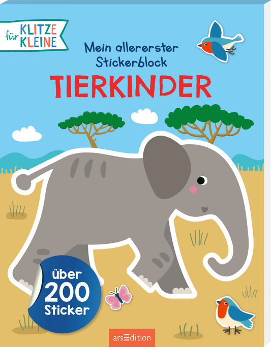 Das Cover zeigt einen bunten, kinderfreundlichen Hintergrund in hellblau mit vereinzelten Wolken und grünen Bäumen. Im Vordergrund ist ein grauer Elefant abgebildet, der verspielt wirkt. Der Titel „Mein allererster Stickerblock TIERKINDER“ ist in großen, roten Buchstaben geschrieben und sticht hervor. Unten links befindet sich ein blauer Sticker-Button mit dem Text „über 200 Sticker“. Ganz unten mittig steht der Logoschriftzug von arsEdition.