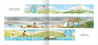 Gezeigt wird eine Innen- oder Zusatzansicht von „Das kleine Haus am Meer“. Die Illustration zeigt eine harmonische Landschaft mit verschiedenen Szenen, die das Leben am Meer darstellen. Dominierende Farben sind sanfte Blau-, Grün- und Erdtöne, die eine ruhige Atmosphäre vermitteln. Die Typografie ist verspielt und gut lesbar, mit einer Mischung aus verschnörkelten und schlichten Schriftarten. Die Szenen sind lebhaft und zeigen Kinder, Tiere und Aktivitäten in der Natur.