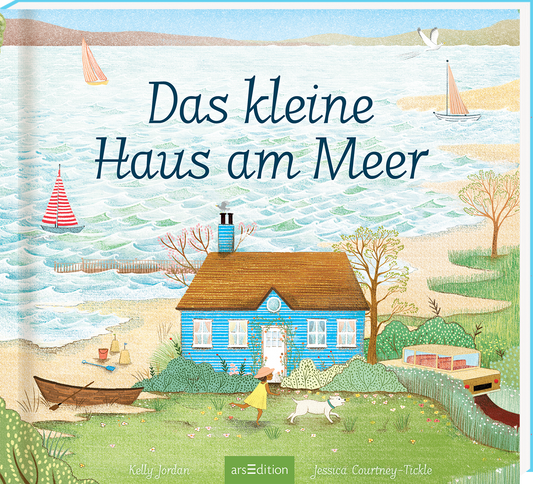Auf dem Cover „Das kleine Haus am Meer“ von Kelly Jordan und Jessica Courtney-Tickle ist ein idyllisches, hellblaues Haus mit einem braunen Satteldach abgebildet. Es steht umgeben von bunten Pflanzen und einem weißen Hund. Im Hintergrund glitzert das Meer, während kleine Segelboote auf den Wellen schippern. Die Schrift ist verspielt und in einer geschwungenen Typografie gehalten. Ein SPIEGEL-Bestseller-Button ist in der unteren Ecke sichtbar. Ganz unten mittig steht der Logoschriftzug von...