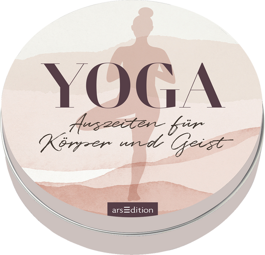Das Buchcover zeigt eine sanfte, pastellfarbene Landschaft in Rosa- und Beigetönen. In der Mitte steht in großen, dunkelbraunen Buchstaben das Wort „YOGA“. Darunter folgt der Schriftzug „Auszeiten für Körper und Geist“ in einer eleganten, geschwungenen Schrift. Im Hintergrund ist die Silhouette einer Frau in einer Yoga-Pose zu sehen, die Ruhe und Ausgeglichenheit ausstrahlt. Ganz oben links ist ein SPIEGEL-Bestseller-Button abgebildet. Ganz unten mittig steht der Logoschriftzug von...