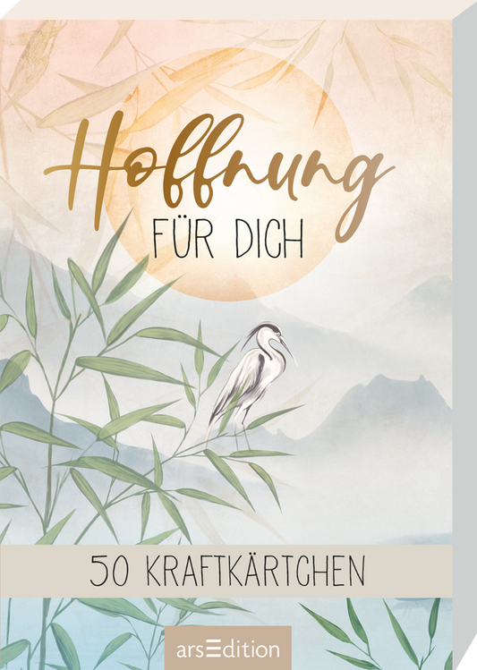 Auf dem Cover sind sanfte Pastelltöne in Gelb, Blau und Weiß zu sehen. Oben steht in eleganter, goldener Schrift „Hoffnung“ und darunter in schlichterer Schrift „für dich“. Ein weißer Vogel sitzt auf einem grünen Bambuszweig, während im Hintergrund stilisierte Berge und ein großer, heller Sonnenkreis angedeutet sind. Ganz unten mittig steht der Logoschriftzug von arsEdition.