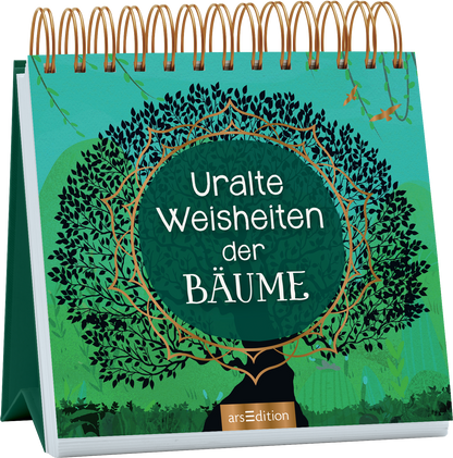 Auf dem Cover ist ein stilisierter Baum mit ausladenden Ästen und einer dichten Blattkrone abgebildet. Der Hintergrund in sanften Grüntönen schafft eine beruhigende Atmosphäre. In der Mitte des Covers steht in eleganter, weißer Schrift „Uralte Weisheiten der Bäume“ auf einem runden, tealgrünen Hintergrund. Der leicht goldene Rahmen um den Text verstärkt die visuelle Anziehung. Ganz unten mittig steht der Logoschriftzug von arsEdition.