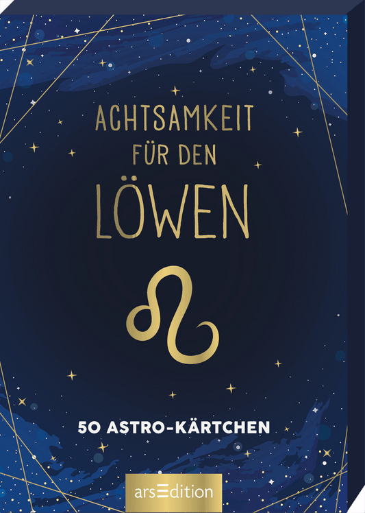 Das Buchcover zeigt einen nächtlichen Himmel in tiefem Blau, durchzogen von funkelnden, golden schimmernden Sternen. In der Mitte steht der Titel „ACHTSAMKEIT FÜR DEN LÖWEN“ in eleganter, goldener Typografie. Unter dem Titel erscheint eine geschwungene, goldene Linie, die das Sternzeichen Löwe symbolisiert. Unten auf dem Cover sind die Worte „50 ASTRO-KÄRTCHEN“ in einem schlichten, weißen Schriftzug zu sehen. Ganz unten mittig steht der Logoschriftzug von arsEdition.
