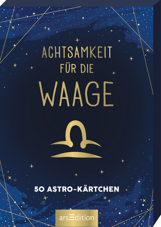 Das Buchcover zeigt einen tiefblauen Nachthimmel mit goldenen Sternen und feinen Linien, die an Sternbilder erinnern. Zentral steht in großen, goldenen Buchstaben der Titel „ACHTSAMKEIT FÜR DIE WAAGE“. Unterhalb des Titels ist das Symbol der Waage in einer stilisierten, weißen Darstellung zu sehen. Darunter steht in kleineren Buchstaben „50 ASTRO-KÄRTCHEN“. Ein SPIEGEL-Bestseller-Button ist nicht vorhanden. Ganz unten mittig steht der Logoschriftzug von arsEdition.