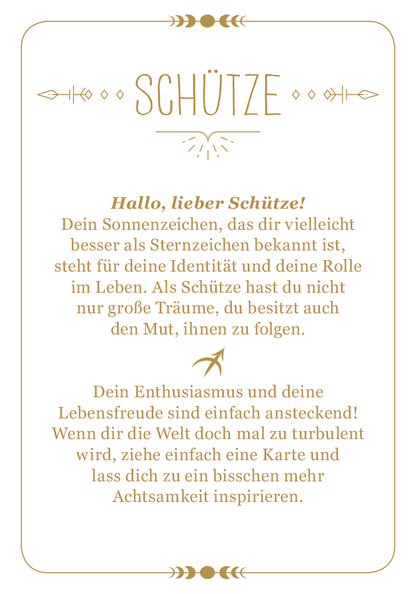 Gezeigt wird eine Innen- oder Zusatzansicht von „Achtsamkeit für den Schützen“. Der Hintergrund ist in einem sanften Creme-Ton gehalten, während die Schrift goldfarbene Akzente setzt. Zentrale Elemente sind das Wort „SCHÜTZE“ in einer eleganten, geschwungenen Schriftart sowie eine freundliche Ansprache und motivierende Botschaften in klarer, gut lesbarer Typografie. Verschnörkelte grafische Elemente umrahmen den Text und verleihen der Seite eine harmonische Ausstrahlung.