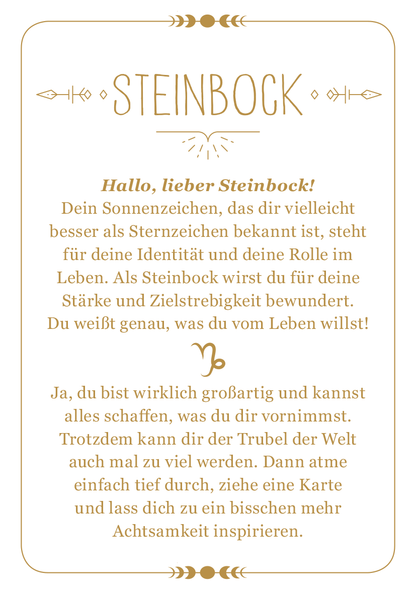 Gezeigt wird eine Innen- oder Zusatzansicht von „Achtsamkeit für den Steinbock“. Der Text ist in eleganter Schriftart gehalten und in sanften Erdtönen gestaltet, wobei Hauptüberschrift „STEINBOCK“ in auffälligem Goldton erscheint. Der einleitende Abschnitt beginnt mit „Hallo, lieber Steinbock!“ und beschreibt die Stärken und Eigenschaften des Zeichens. Verzierungen in Form von Symbolen und Linienrahmen umrahmen den Text, was das Layout ansprechend und harmonisch gestaltet.