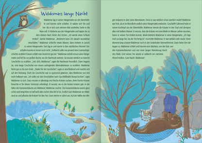 Gezeigt wird eine Innen- oder Zusatzansicht von „222 Geschichten zum Kuscheln“. Die Illustration zeigt eine friedliche Waldszene bei Nacht, dominierend in sanften Blau- und Grüntönen. Auf der linken Seite steht der Text „Waldemars lange Nacht“ in einer verspielten, gut lesbaren Schriftart. Rechts ist eine Eule auf einem Ast zu sehen, während ein Bär gemütlich in einer Hängematte schaukelt. Der Hintergrund zeigt stilisierte Bäume und einen kleinen Teich, was eine einladende...