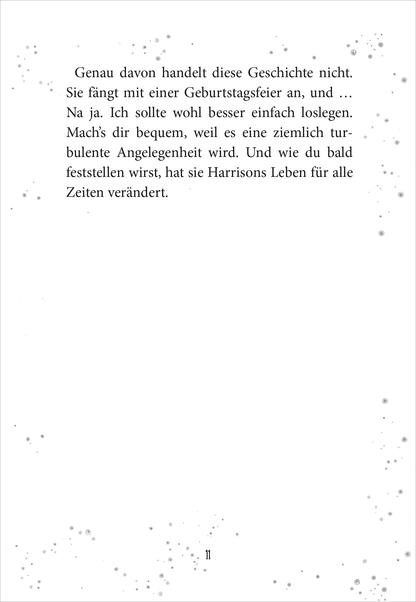 Gezeigt wird eine Innen- oder Zusatzansicht von „Der Junge, der die Welt verschwinden ließ“. Der Text auf dem blassen, weißen Hintergrund ist in einer klaren, gut lesbaren Schriftart gehalten, hauptsächlich in Schwarz. Am oberen Rand sind zarte, graue Sprenkel angedeutet, die dem Seitenlayout eine sanfte Textur verleihen. Der Text behandelt den Beginn einer Geschichte, die von einer Geburtstagsfeier erzählt und zieht den Leser in die Handlung hinein.