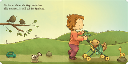 Gezeigt wird eine Innen- oder Zusatzansicht von „All die Sachen, die wir machen“. Die Illustration zeigt ein fröhliches Kind mit lockigen, braunen Haaren, das einen Kinderwagen schiebt. Der Hintergrund ist in sanften Pastellfarben gehalten und zeigt eine grüne Wiese unter blauen Himmel mit einer Baum, auf dessen Ästen Vögel sitzen. Links ist ein Zebra, ein Stein und eine Giraffe abgebildet. Die Schrift ist kindgerecht und gut lesbar.