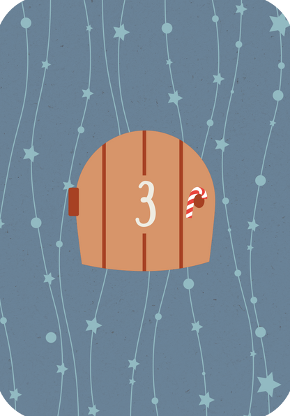 Gezeigt wird eine Innen- oder Zusatzansicht von „Wünsche von den Weihnachtswichteln“. Die Illustration zeigt eine braune, hölzerne Tür mit der Zahl „3“ in einer hellen Schrift. An der Tür hängt ein rotes Zuckerstangen-Motiv. Der Hintergrund ist in einem sanften Blau gehalten, verziert mit weißen Sternen und geschwungenen Linien, die an Schneefall erinnern. Diese festliche Gestaltung vermittelt eine einladende Weihnachtsatmosphäre.
