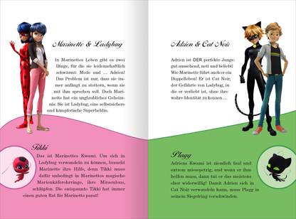 Gezeigt wird eine Innenansicht von „Miraculous – Die spannendsten Abenteuer“. Die Doppelseite ist in zwei Hälften unterteilt: Links präsentiert sich Marinette in ihrer charakteristischen roten Kleidung mit schwarzen Punkten, daneben steht Ladybug in einem schicken Outfit. Auf der rechten Seite sind Adrien und Cat Noir in schwarzen und gelben Kleidungselementen zu sehen. Die Typografie ist klar und modern, was die Texte einladend gestaltet.