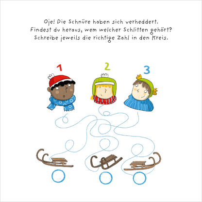 Gezeigt wird eine Innen- oder Zusatzansicht von „Mein dicker Rätselblock Weihnachten“. Die Illustration präsentiert drei Kinder in winterlicher Kleidung, die jeweils eine Nummer tragen. Über ihnen steht ein freundlicher, handgeschriebener Text in großer, klarer Schrift. Die Kinder sind in verschiedenen Farben gekleidet: Blau, Grün und Rot. Unten sind durch gekrümmte Linien drei Schlitten dargestellt, die mit jeweils einem leeren Kreis markiert sind. Die gesamte Farbgebung ist lebhaft...