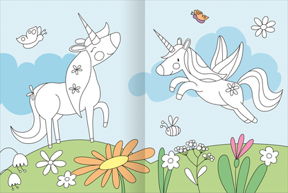 Gezeigt wird eine Innen- oder Zusatzansicht von „Mein großes buntes Malbuch – Einhörner“. Die Illustration zeigt zwei einhörner, eines steht auf einer Wiese, das andere fliegt mit ausgebreiteten Flügeln. Umgeben sind sie von einer bunten Blumenlandschaft, die verschiedene Blumen in lebhaften Farben zeigt. Der Hintergrund ist in sanften Himmelblau- und Wolkenfarben gehalten. Die verwendete Typografie ist verspielt und kindgerecht.