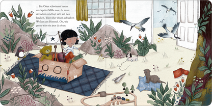 Gezeigt wird eine Innen- oder Zusatzansicht von „Der Wunderkarton“. Die Illustration zeigt ein Kind mit einem Plüschtier in einem Raum, umgeben von Pflanzen und bunten Blumen. Auf einem Teppich sitzt das Kind und hält ein Buch. Die Wände sind hell, und große Fenster mit gelben Vorhängen lassen Licht herein. In der unteren Ecke sind verschiedene Spielsachen und eine offene Tür sichtbar. Vögel fliegen draußen, was eine fröhliche, lebendige Atmosphäre schafft.
