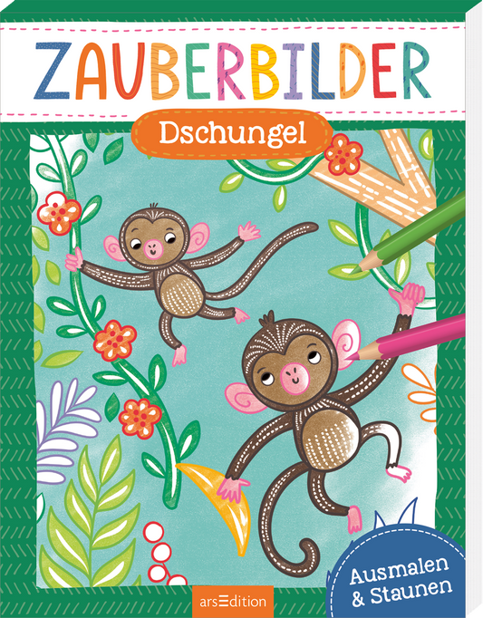 Zu sehen ist die 3D-Ansicht des Malblocks. Das Buchcover zeigt zwei niedliche, cartoonartige Affen, die spielerisch an bunten Lianen hängen. Der Hintergrund ist in einem sanften Türkis gehalten, umgeben von grünen Blättern und blühenden, farbenfrohen Blumen. Der Titel „ZAUBERBILDER“ erscheint in fröhlichen, bunten Buchstaben oben, während „Dschungel“ in einem leuchtenden Orange hervorgehoben ist. Der Hinweis „Ausmalen &amp; Staunen“ ist in einem kleinen blauen Kreis unten...