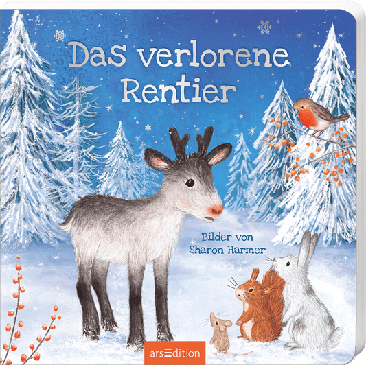 Auf dem Buchcover „Das verlorene Rentier“ sind in sanften Farben ein junges Rentier und verschiedene niedliche Waldtiere zu sehen. Der Hintergrund besteht aus schneebedeckten Tannenbäumen und einem klaren blauen Himmel, der mit weißen Schneeflocken verziert ist. Der Titel ist in verspielter, heller Schriftgestaltung platziert. Unten steht der Urheberhinweis „Bilder von Sharon Harmer“. Ganz unten mittig steht der Logoschriftzug von arsEdition.