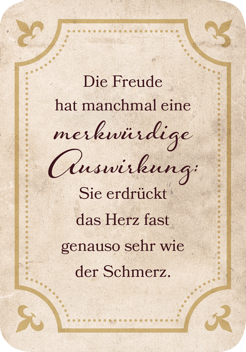 Gezeigt wird eine Innen- oder Zusatzansicht von „Kleine Literaturapotheke“. Der Hintergrund in sanftem Beige wird von eleganten goldenen und braunen Ornamenten geschmückt. Im Zentrum steht der.Text „Die Freude hat manchmal eine merkwürdige Auswirkung: Sie erdrückt das Herz fast genauso sehr wie der Schmerz.“ in einer klaren, geschwungenen Schriftart, die eine harmonische Verbindung von Ernsthaftigkeit und Poesie vermittelt.