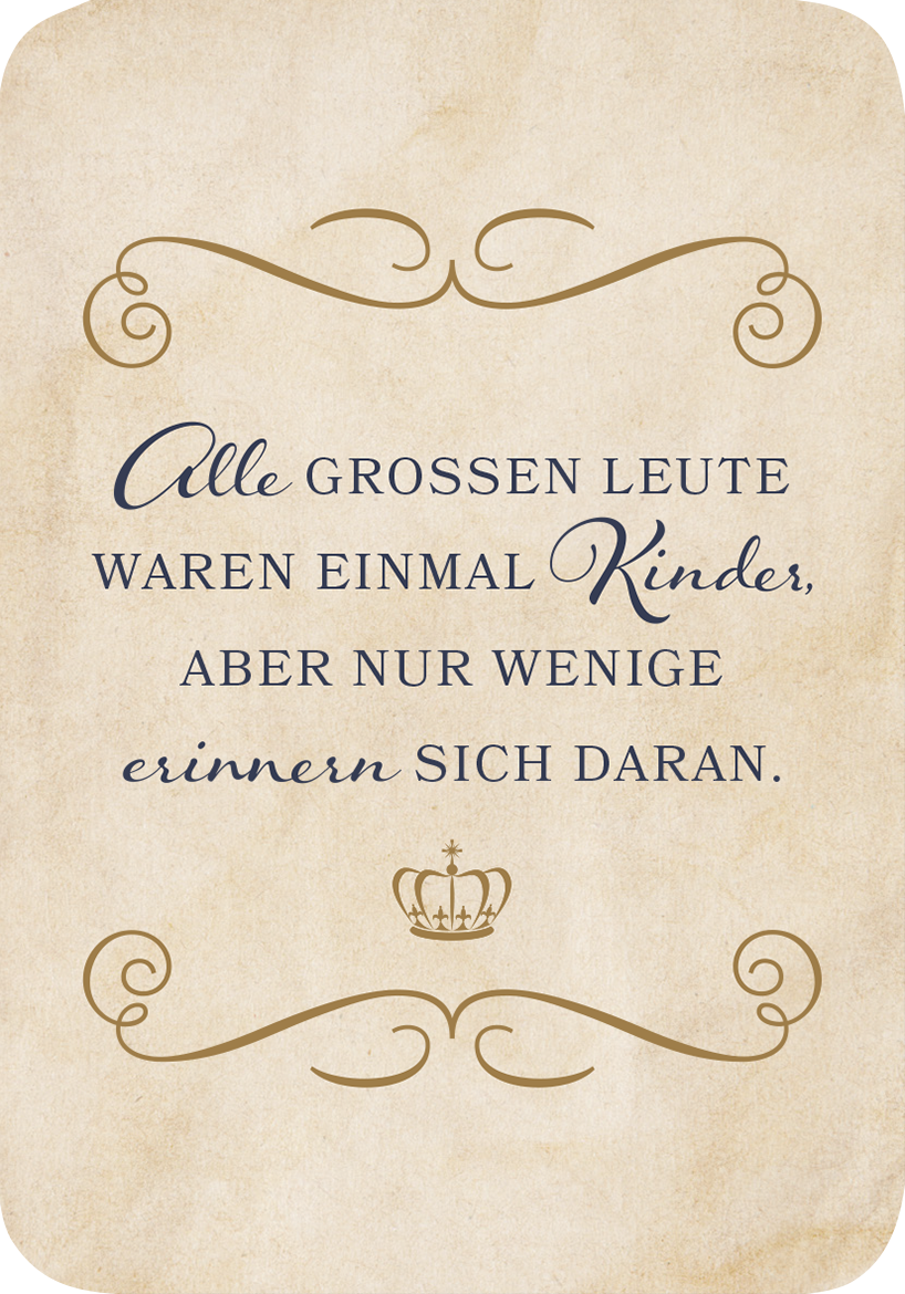 Gezeigt wird eine Innen- oder Zusatzansicht von „Kleine Literaturapotheke“. Der Hintergrund ist in einem sanften, cremefarbenen Ton gehalten, der einen nostalgischen Eindruck vermittelt. In eleganter, blauer Schrift steht das Zitat: „Alle grossen Leute waren einmal Kinder, aber nur wenige erinnern sich daran.“ Das Zitat wird durch geschwungene, goldene Verzierungen eingerahmt, die dem Design eine klassische Note verleihen.