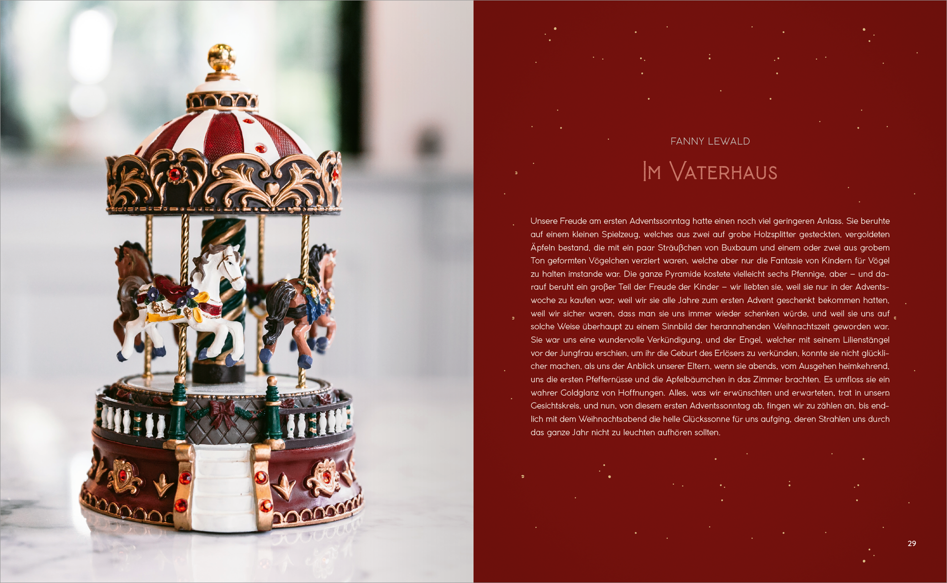 Gezeigt wird eine Innenansicht von „Weihnachten“. Auf der linken Seite befindet sich ein festlich dekorierter Karussellanhänger mit mehreren weißen Pferden, die auf einem runden, kunstvoll verzierten Sockel stehen. Die Farben sind warm und einladend, mit tiefen Rottönen und goldenen Akzenten. Auf der rechten Seite ist der Text „Im Vaterhaus“ in eleganter, serifenbetonter Typografie dargestellt, umrahmt von einer angenehmen, winterlichen Szenerie.