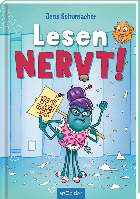 Das Buchcover zeigt eine blau-grüne Spinne mit lila Haaren und Brille. Sie trägt ein pinkes Kleid mit roten Punkten. In der Hand hält sie ein Schild mit der Aufschrift "Bloß keine Bücher" und verweist mit den anderen Händen auf den Titel „Lesen nervt!“. Im oberen Bereich sitzt eine gelbe, schelmische Figur, die einem Skorpion ähnelt und den Leser anlächelt. Der Hintergrund ist in Blautönen gehalten. Ganz unten mittig steht der Logoschriftzug von arsEdition.