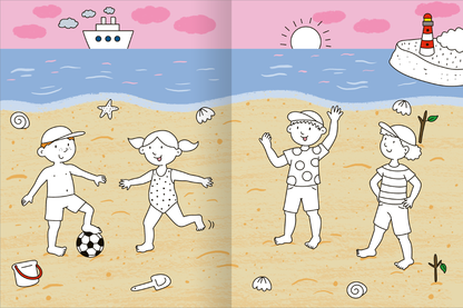 Gezeigt wird eine Innen- oder Zusatzansicht von „Mein großes buntes Malbuch – Fußball“. Die Illustration zeigt eine Strandlandschaft mit zwei Kindern, die am Sand spielen. Ein Mädchen in einem gepunkteten Badeanzug und ein Junge mit einem Ball. Der Hintergrund ist in sanften Pastellfarben gehalten, mit einer pinken Himmelshorizontlinie und einem Meer in verschiedenen Blautönen. Die Typografie ist klar und bunt, passend zur fröhlichen Strandszene.