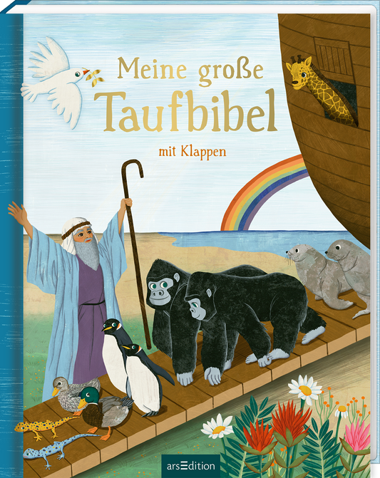Das Cover zeigt eine farbenfrohe Darstellung mit einem biblischen Motiv. In der Mitte steht ein bärtiger biblischer Protagonist, der einen Stab hält. Um ihn herum versammeln sich verschiedene Tiere, darunter Gorillas, Pinguine und Vögel. Im Hintergrund sind die Umrisse einer Arche zu sehen, über denen ein Regenbogen leuchtet. Der Titel „Meine große Taufbibel“ ist in großen, geschwungenen Buchstaben in warmen Gelbtönen gestaltet. Oben links ist eine weiße Taube zu sehen. Ein...